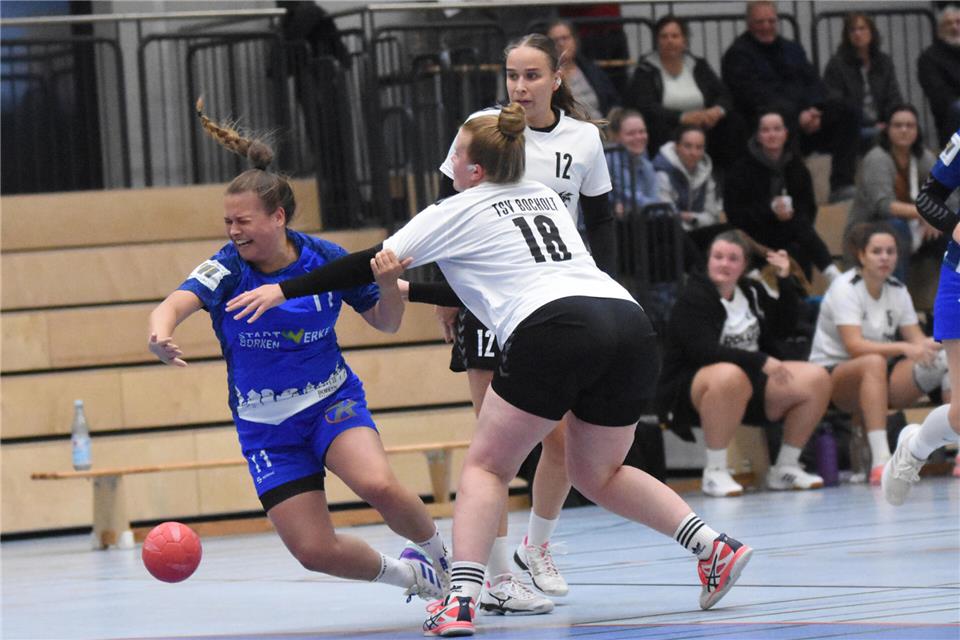 Fehlt dem TV Borken länger mit einer noch nicht genau diagnostizierten Fußverletzung: Nicole Möllmann (links).