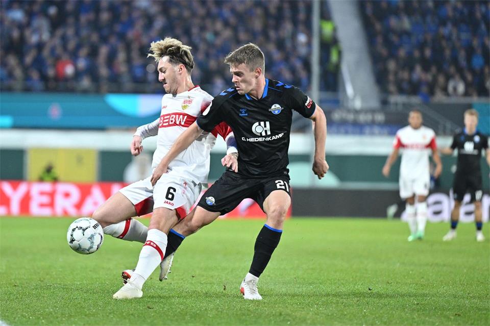 Fehlt den Stuttgartern in Leverkusen: Angelo Stiller (l).Swen Pförtner/dpa
