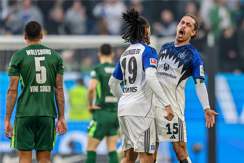 Fehlt gegen Köln: HSV-Profi Yussuf Poulsen (r). (Archivbild)Andreas Gora/dpa