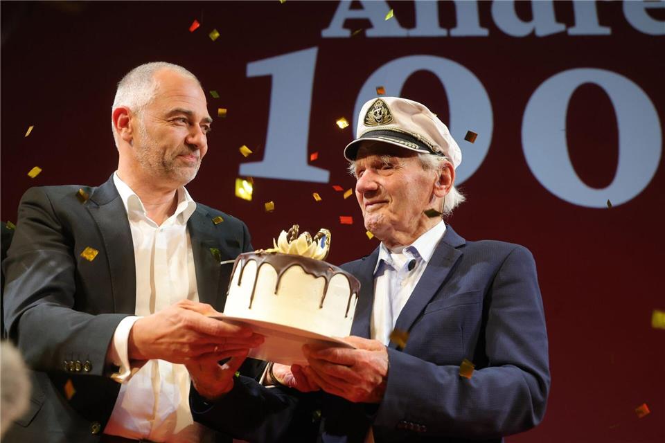 Feier zum 100. Geburtstag des Buchenwald-Überlebenden Andrei Iwanowitsch Moiseenko mit vielen Üerraschungen.Bodo Schackow/dpa