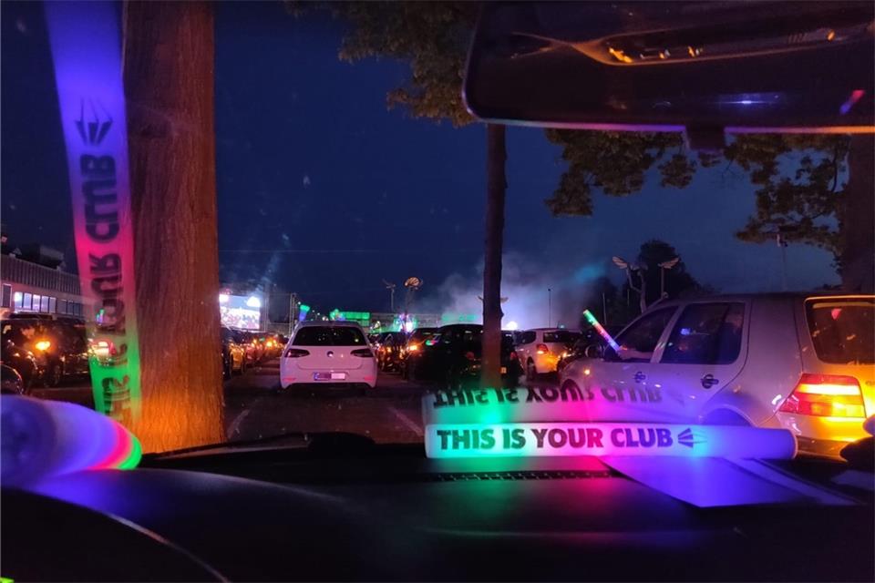 Feiern im Auto in Schüttorf. 