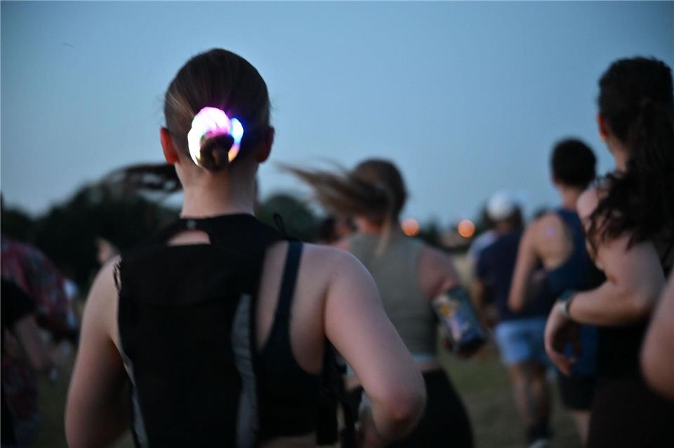 Feiern, laufen und vor Mitternacht im Bett - Die Musik stoppte beim Run and Rave um 22.00 Uhr.Katharina Kausche/dpa