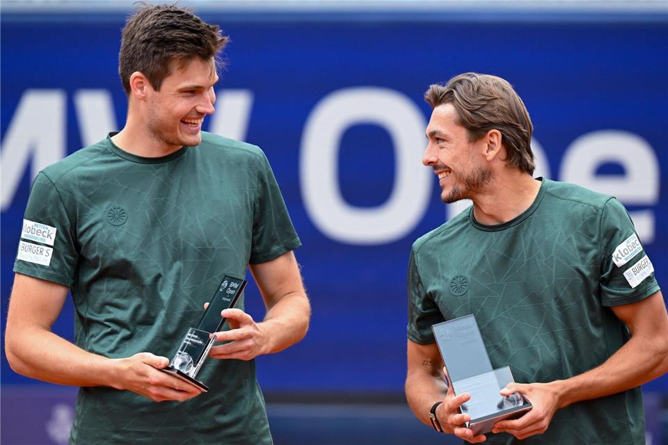Feierten in München den Titel-Coup: Die Doppel-Qualifikanten Jakob Schnaitter (rechts) und Mark Wallner.Sven Hoppe/dpa