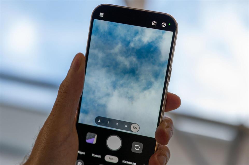 Feine Detailerfassung, natürliche Texturwiedergabe und geringes Rauschen: Das Pixel 11 Pro zeigt einen klaren Fortschritt gegenüber der Vorgängergeneration.Zacharie Scheurer/dpa-tmn