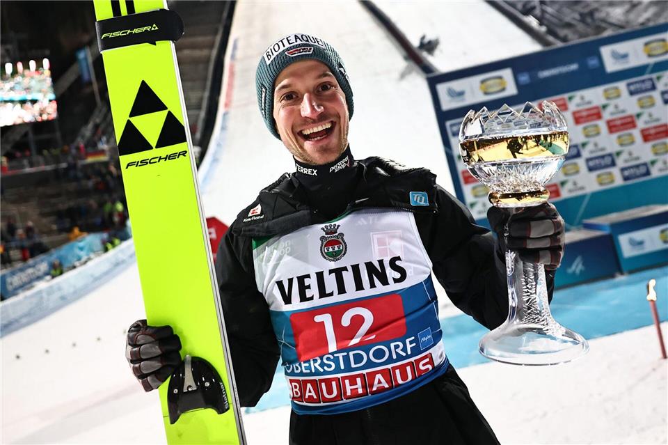 Felix Hoffmann darf doch noch über einen Podestplatz jubeln. Daniel Karmann/dpa