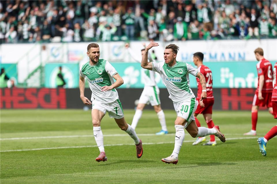 Felix Klaus jubelt über seinen Treffer zum 1:0.Daniel Löb/dpa