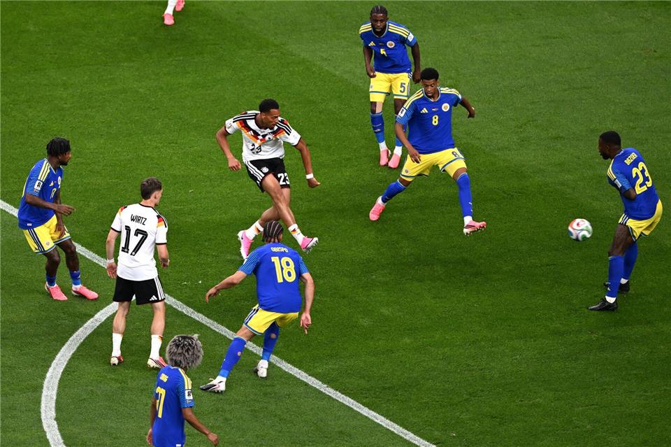 Felix Nmecha trifft wie einst Philipp Lahm beim Sommermärchen. Federico Gambarini/dpa