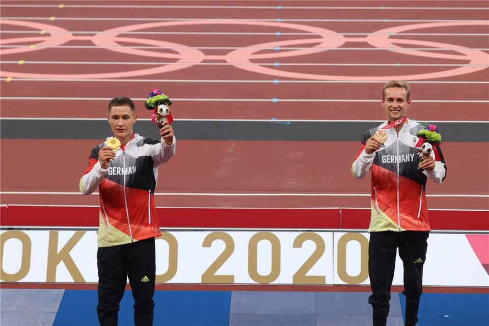 Felix Streng (l) und Johannes Floors (r) stehen wieder gemeinsam auf dem Podium. (Archivbild)Karl-Josef Hildenbrand/dpa