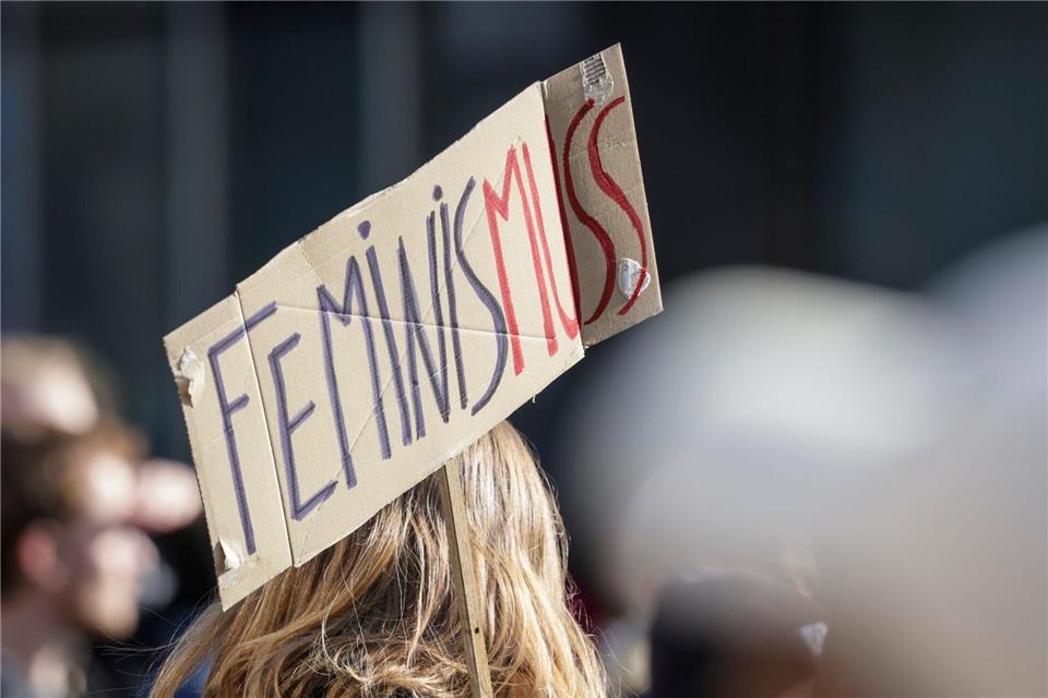 Feminis-muss? Rund 26 Prozent der Jungen sehen das laut einer Studie komplett anders. (Archivbild)Focke Strangmann/dpa