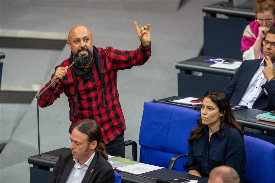 Ferat Kocak ist Sprecher der Linksfraktion für Antifaschismus und Antirassismus. (Archivbild)Michael Kappeler/dpa
