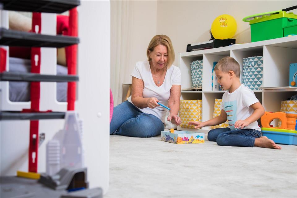 Ferienzeit: Wenn die Großeltern bei der Kinderbetreuung einspringen, können die Kosten dafür in vielen Fällen von der Steuer abgesetzt werden.picture alliance / dpa-tmn