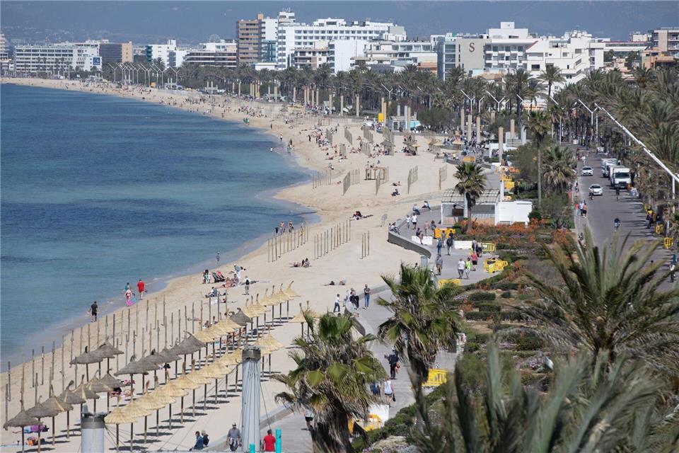 Fernandes und Ulmen zogen 2023 nach Mallorca um. (Archivbild)Clara Margais/dpa