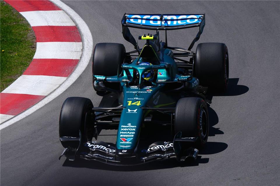 Fernando Alonso fährt im Aston Martin nur hinterher. (Archivbild)Bradley Collyer/PA Wire/dpa
