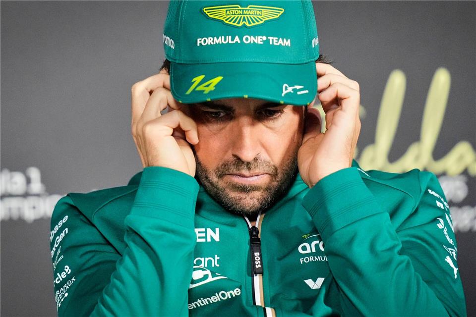 Fernando Alonso steht vor einer komplizierten Saison. (Archivbild)Darko Bandic/AP/dpa