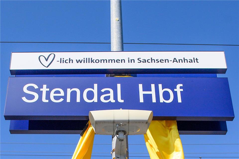 Fernverkehrszüge zwischen Hamburg und Berlin werden ab August über Stendal umgeleitet. (Archivbild)Klaus-Dietmar Gabbert/dpa