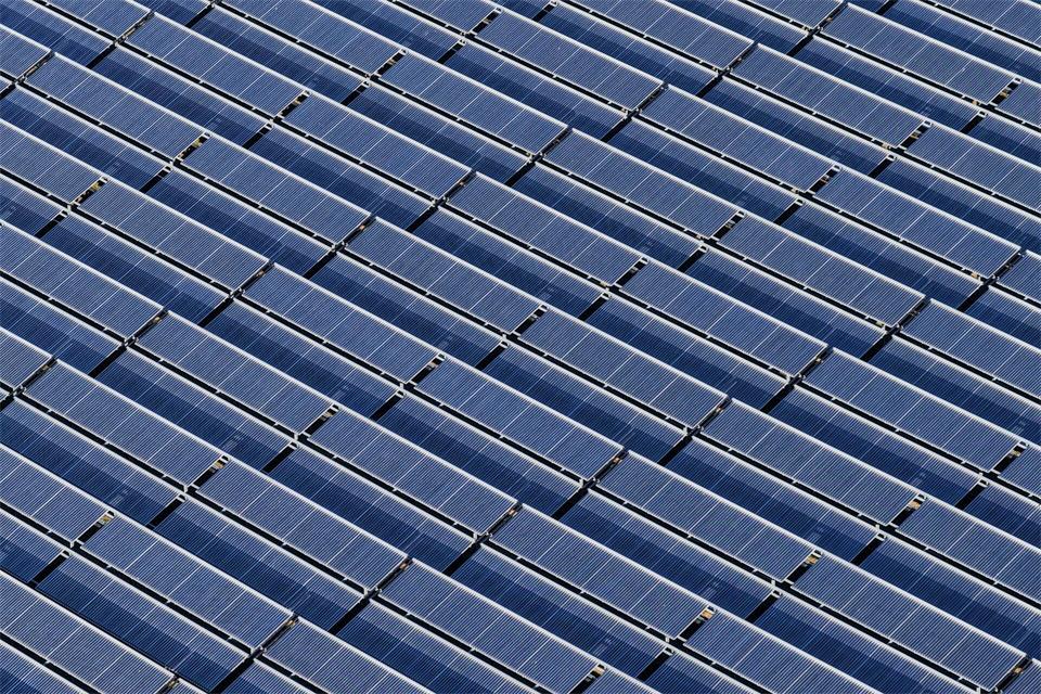 Fernwärme für das Leipziger Netz - dafür sorgen rund 13.000 Kollektoren. Jan Woitas/dpa