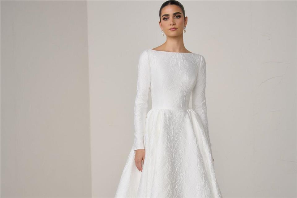 Fest statt flatterhaft: Auch das kann ein Brautkleid sein. Hier zu sehen mit strukturiertem Stoff von Justin Alexander Signature.Justin Alexander Signature/dpa-tmn