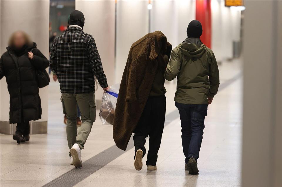 Festnahme bei GroßrazziaDavid Young/dpa