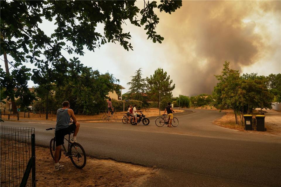 Feuer im Anmarsch in der Gironde und les Landes: Damit man nicht überrascht wird, rät das Auswärtige Amt, die lokalen Warneinrichtungen zu nutzen.Caroline Blumberg/AP/dpa-tmn
