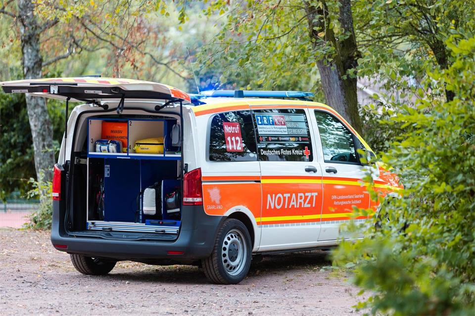 Feuerwehr, Polizei und Notarzt waren vor Ort.Laszlo Pinter/dpa