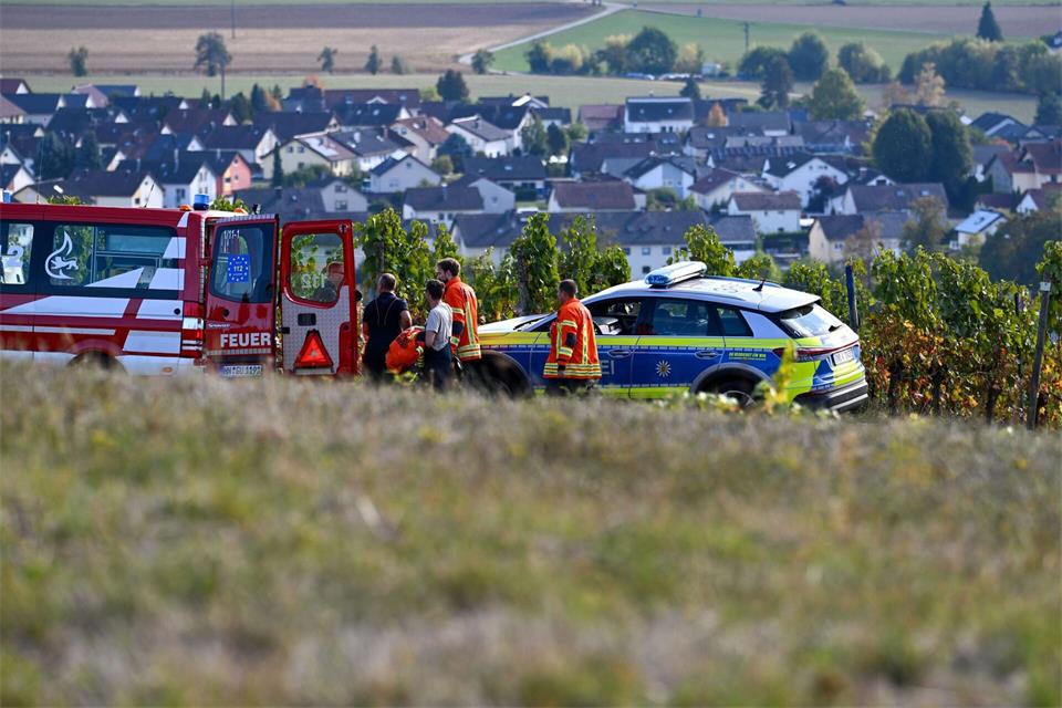 Feuerwehr, Polizei und Rettungsdienst waren mit vielen Kräften im Einsatz.Marius Bulling/onw-images/dpa
