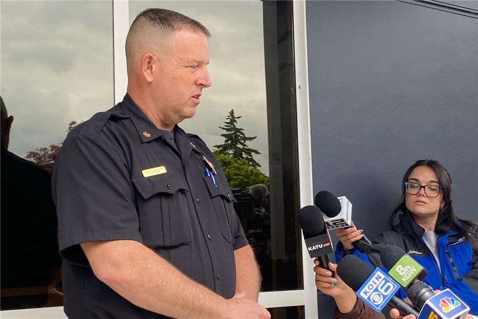 Feuerwehrchef Scott Goldstein hielt eine Pressekonferenz nach der Explosion in Longview ab.Claire Rush/AP/dpa