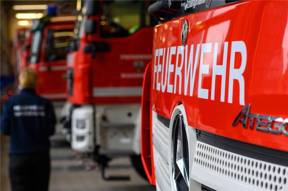 Feuerwehrfahrzeuge stehen in Magdeburg aufgereiht da. (Symbolbild)Klaus-Dietmar Gabbert/dpa