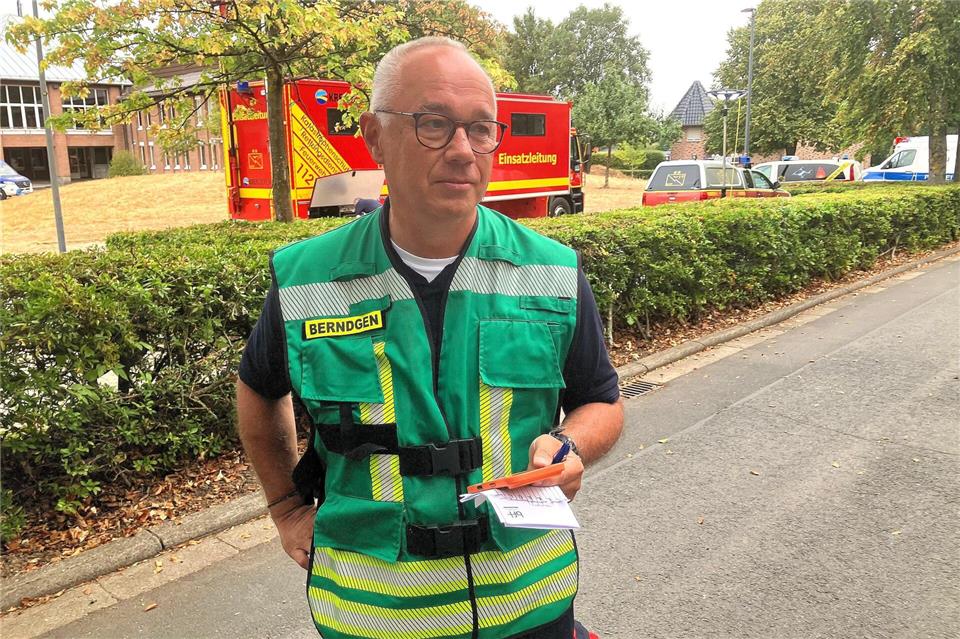 Feuerwehrsprecher Peter Berndgen äußert sich optimistisch zum weiteren Verlauf der Brandbekämpfung im Hürtgenwald. Vokler Danisch/dpa