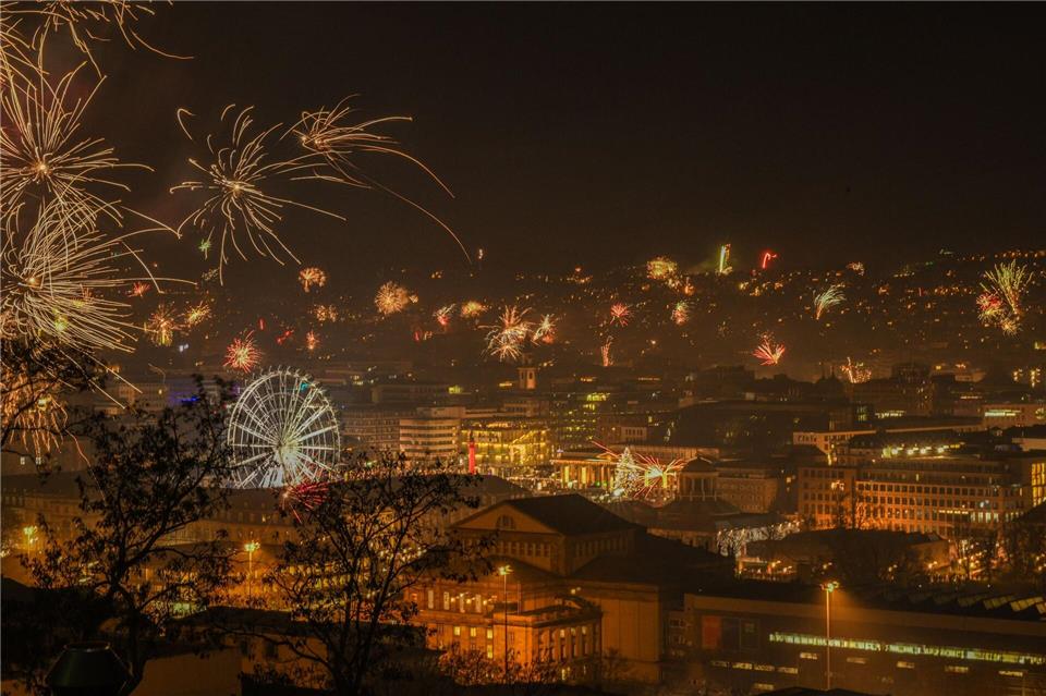 Feuerwerk aus dem Ausland erfüllt laut Zoll oft nicht die deutschen Kriterien. (Archivbild) Jason Tschepljakow/dpa