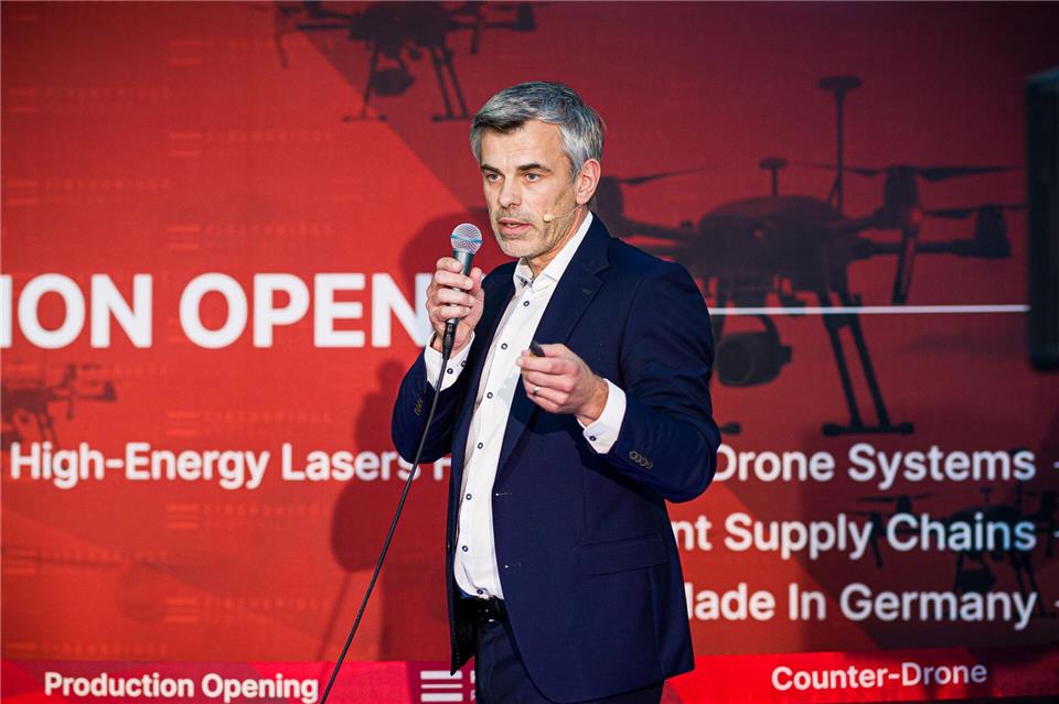 FiberBridge Photonics bedient laut Geschäftsführer Thomas Theeg primär Rüstungsunternehmen aus Deutschland, Europa und auf internationaler Ebene, aber auch kleinere und mittlere Unternehmen.Moritz Frankenberg/dpa