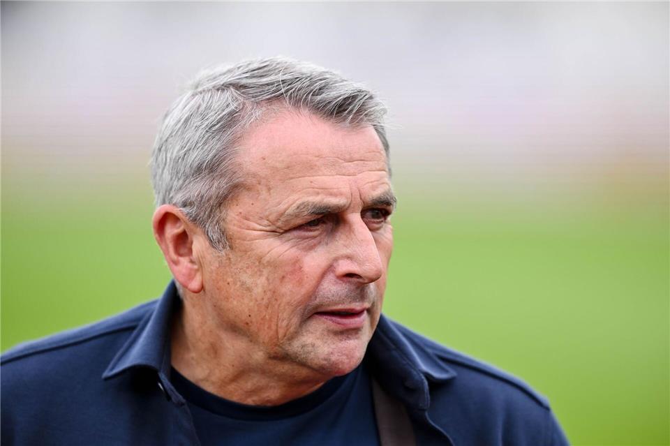 Fiebert vor dem Abstiegsduell des VfL Wolfsburg gegen Werder Bremen mit seinen beiden Ex-Clubs mit: der frühere Manager Klaus Allofs. (Archivbild)Harry Langer/dpa