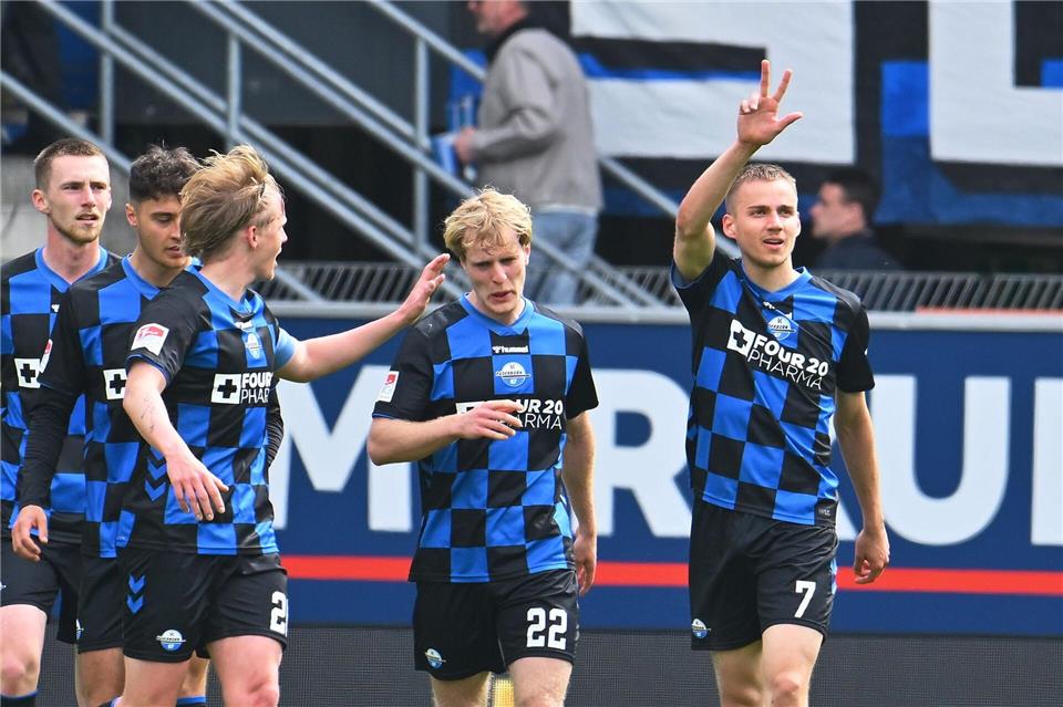 Filip Bilbija (r) erzielte in der ersten Halbzeit drei Tore.Swen Pförtner/dpa