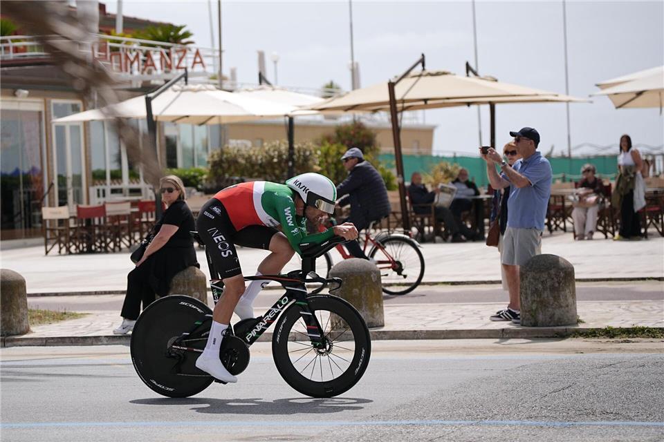 Filippo Ganna gewann das Giro-Zeitfahren.Marco Alpozzi/LaPresse/AP/dpa