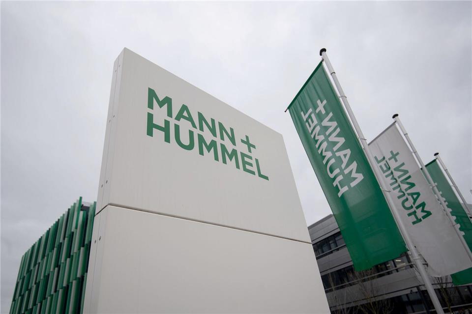Filterspezialist Mann+Hummel kürzt ebenfalls hunderte Stellen. (Archivbild)Marijan Murat/dpa