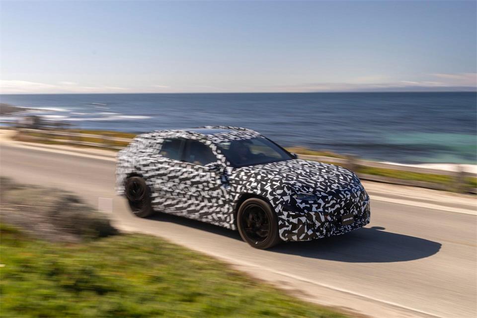 Finales Design noch geheim: Der elektrische Mercedes AMG GT bekommt einen SUV-Ableger – Enthüllung im Oktober, Marktstart Anfang 2027.---/Mercedes-AMG/dpa-tmn