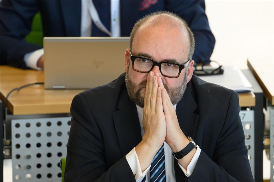 Finanzminister Christian Piwarz (CDU) stimmt Sachsen auf finanziell schwierige Zeiten ein.Robert Michael/dpa