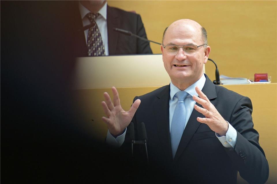 Finanzminister Füracker verteidigt den Haushalt im Landtag.Malin Wunderlich/dpa