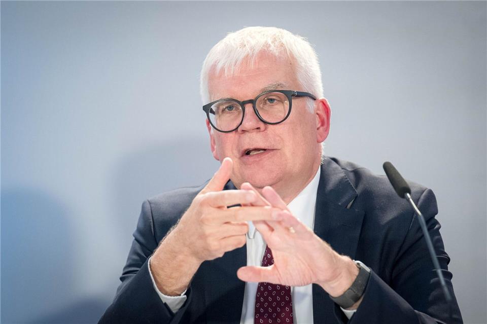 Finanzminister Hartmut Vorjohann zieht ein positives Fazit seiner Amtszeit. (Archivbild).Sina Schuldt/dpa