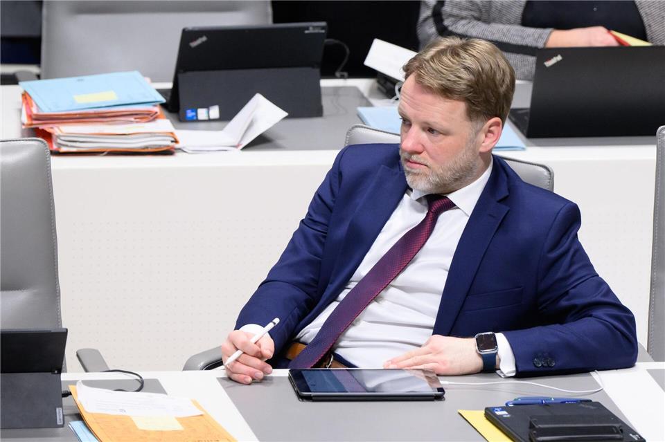 Finanzminister Heere sieht in den gelockerten Schuldenregeln eine Zeitenwende.Julian Stratenschulte/dpa