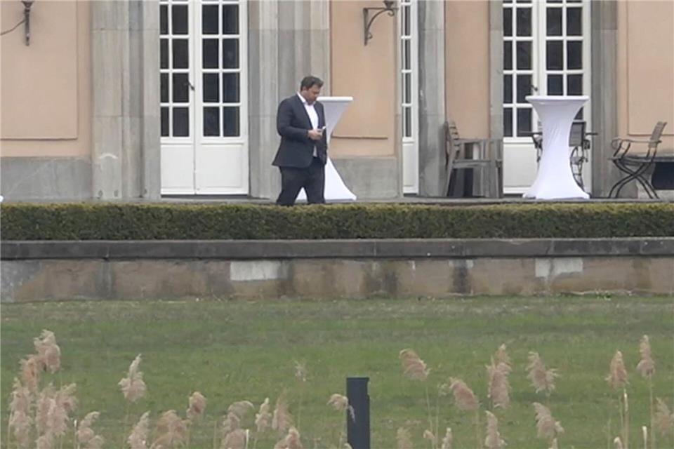 Finanzminister Klingbeil in der Villa Borsig, dem Gästehaus des Auswärtigen Amts am Tegeler See.Sven Käuler/dpa