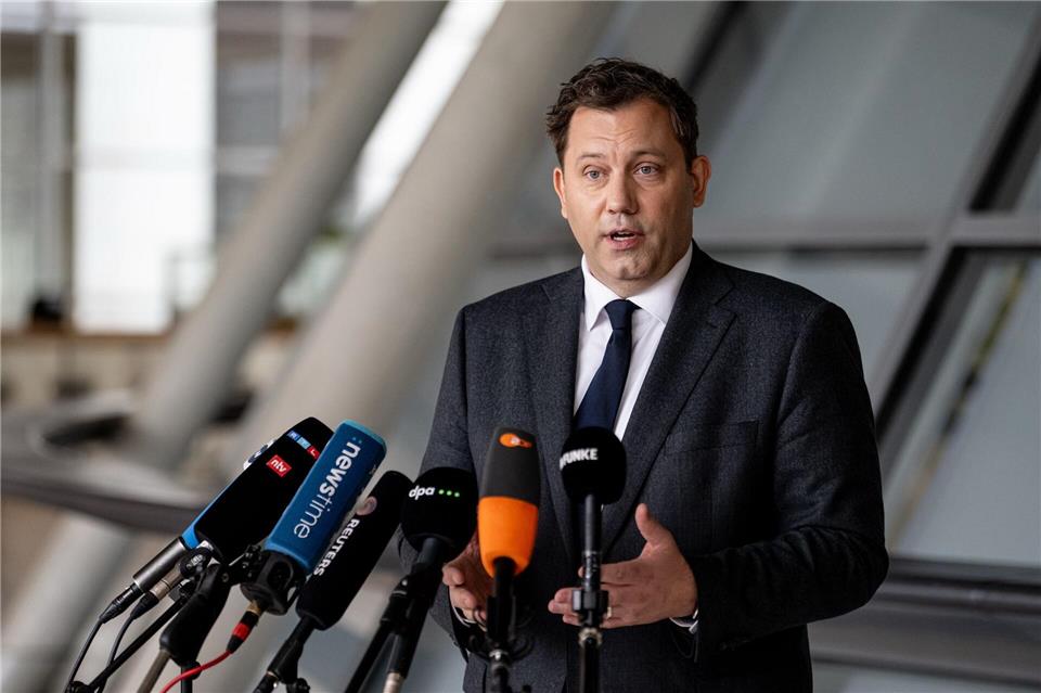 Finanzminister Klingbeil pocht auf eine Übergewinnsteuer. Fabian Sommer/dpa