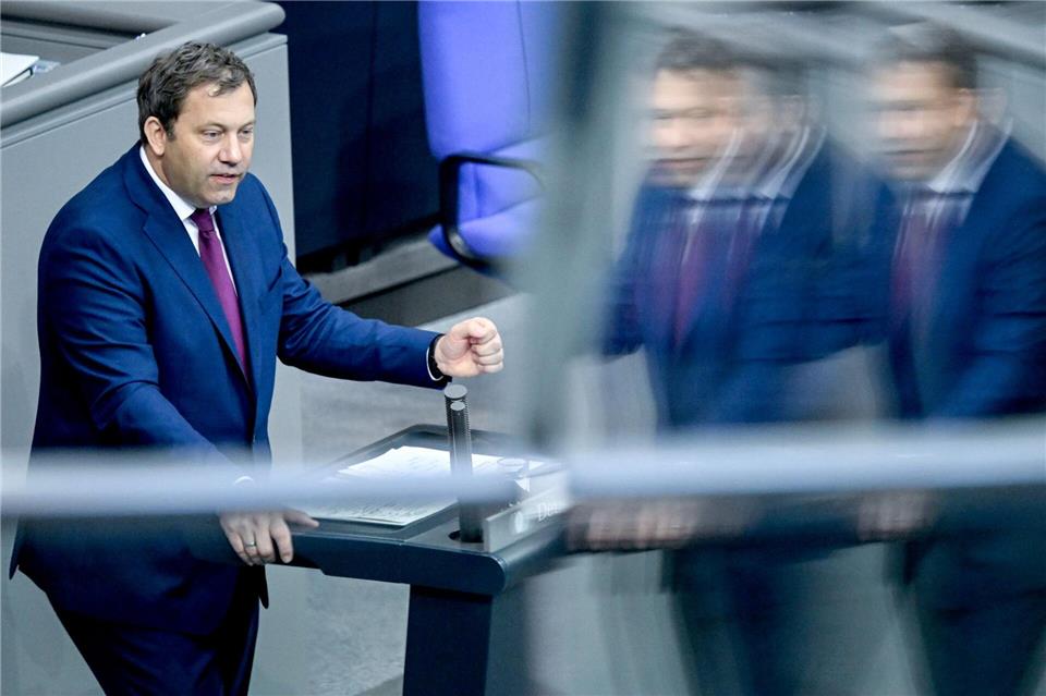Finanzminister Klingbeil verteidigte seinen Etat im Bundestag.Britta Pedersen/dpa