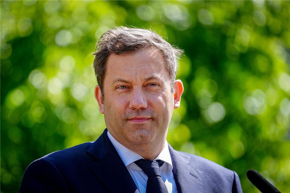 Finanzminister Lars Klingbeil (SPD) will die Freibeträge für steuerpflichtige Vereine deutlich senken. (Archivbild)Kay Nietfeld/dpa
