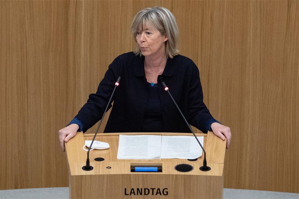 Finanzministerin Doris Ahnen (SPD) zollte den Beamtinnen und Beamten in Rheinland-Pfalz große Wertschätzung. (Archivbild)Julia Cebella/dpa