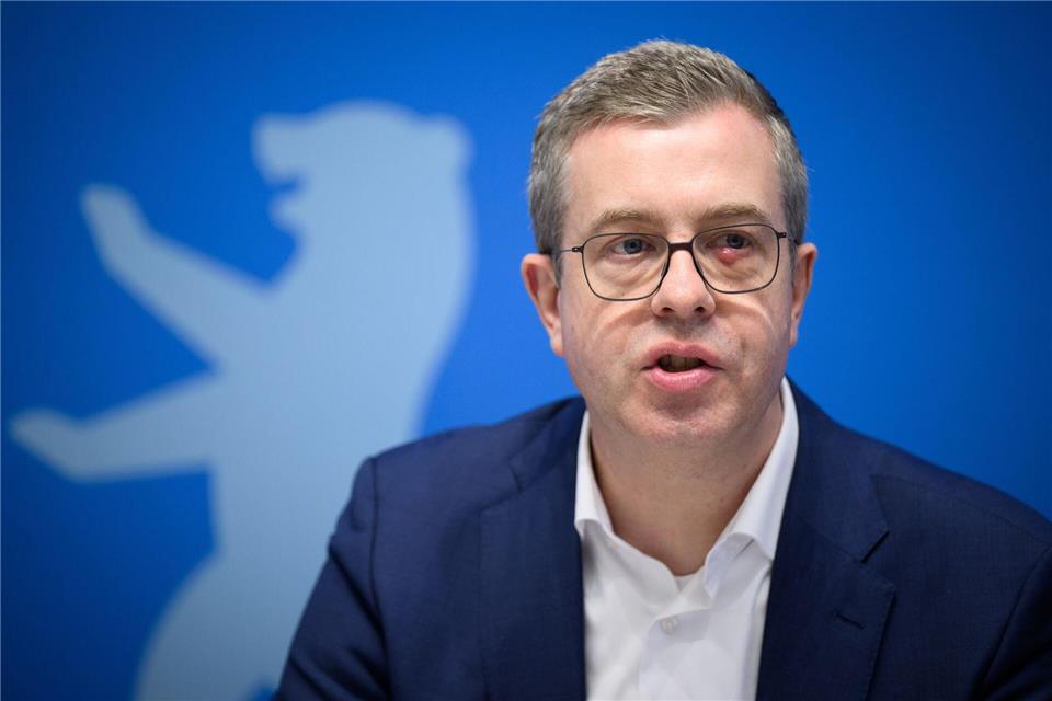 Finanzsenator Stefan Evers (CDU) sieht die Verwaltungsreform auf einem guten Weg. (Archivbild) Bernd von Jutrczenka/dpa