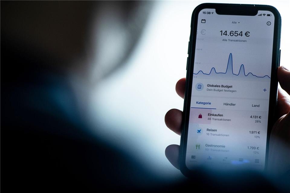 Finanzüberblick schaffen: Ein Haushaltsbuch oder Onlinebanking-Analysen helfen dabei, Einnahmen und Ausgaben klar zu strukturieren.Franziska Gabbert/dpa-tmn