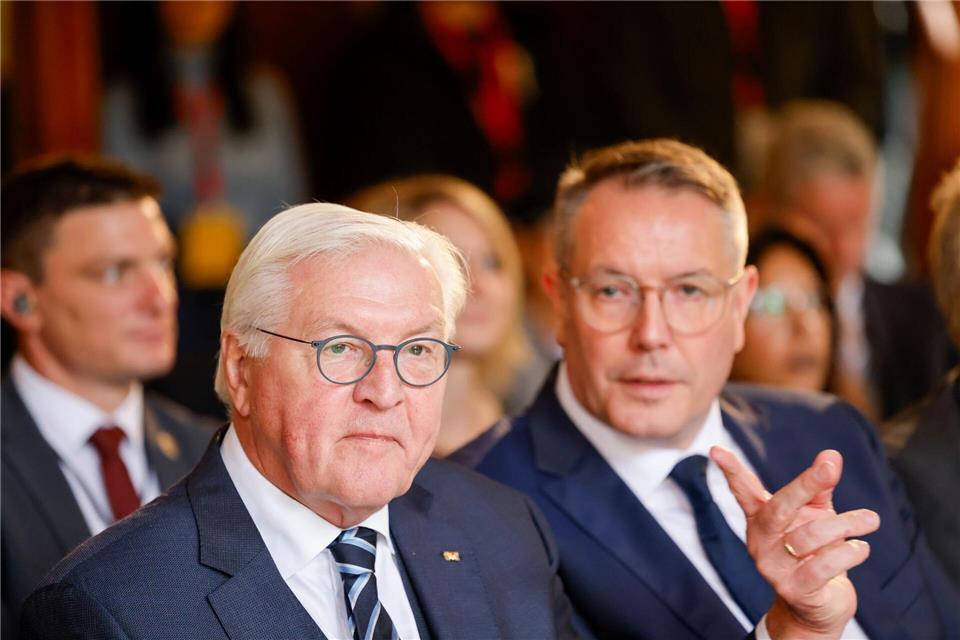 Fingerzeig aus dem Hintergrund: SPD-Vize Schweitzer (r.) hat klare Vorstellungen, wer auf Bundespräsident Steinmeier folgen sollteThomas Banneyer/dpa