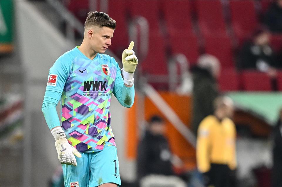 Finn Dahmen stellt für den FC Augsburg einen Rekord auf.Harry Langer/dpa