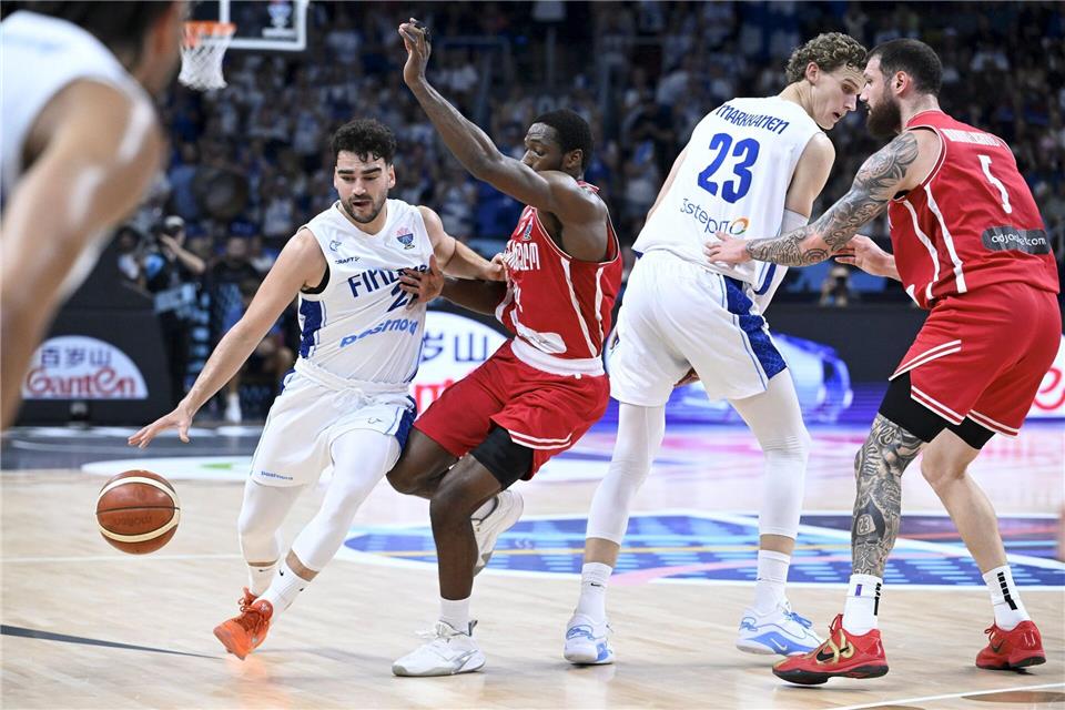 Finnlands Basketballer stehen bei der EM erstmals im Halbfinale.Heikki Saukkomaa/Lehtikuva/dpa