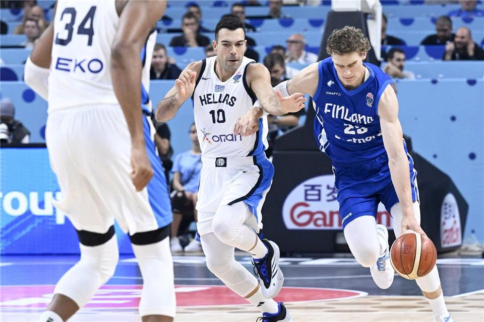 Finnlands Star Markkanen wurde von den Griechen attackiert.Heikki Saukkomaa/Lehtikuva/dpa
